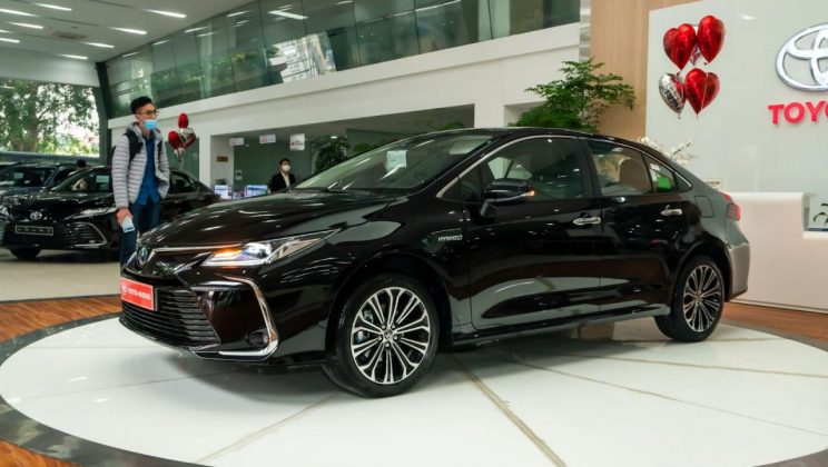 So sánh Toyota Corolla Altis 2022 và Honda Civic 2022: Kẻ tám lạng, người nửa cân